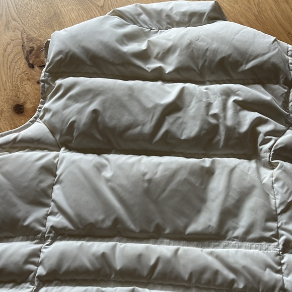 Lands End ivory colored puffy vest - Picture 4 of 6